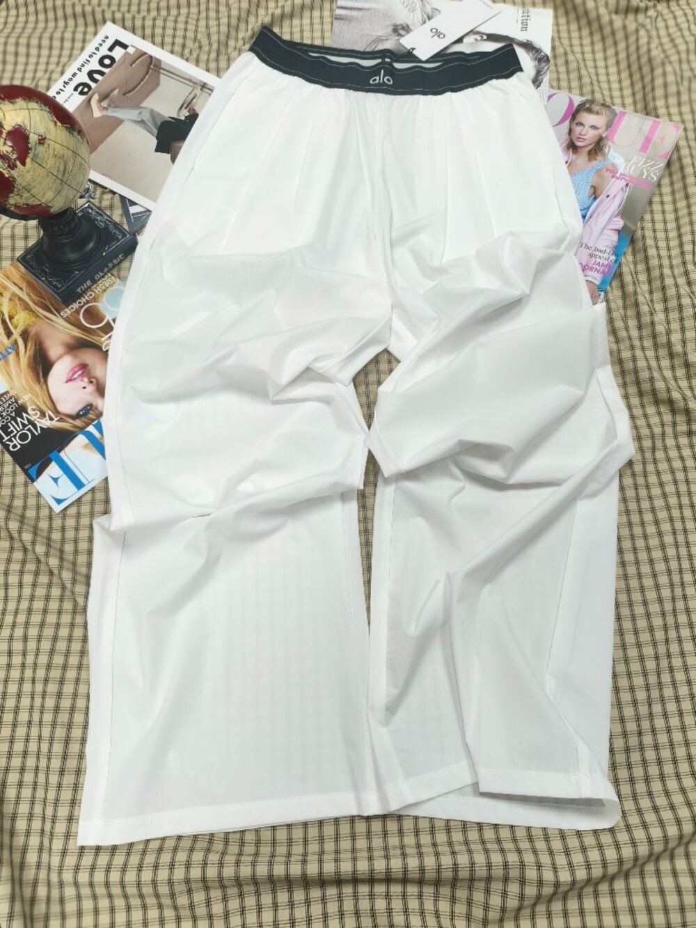 Regular Alo Yoga White/Black Suit Up Trouser NWT Comfortable Loose Fitπ΄π - Picture 2 of 7